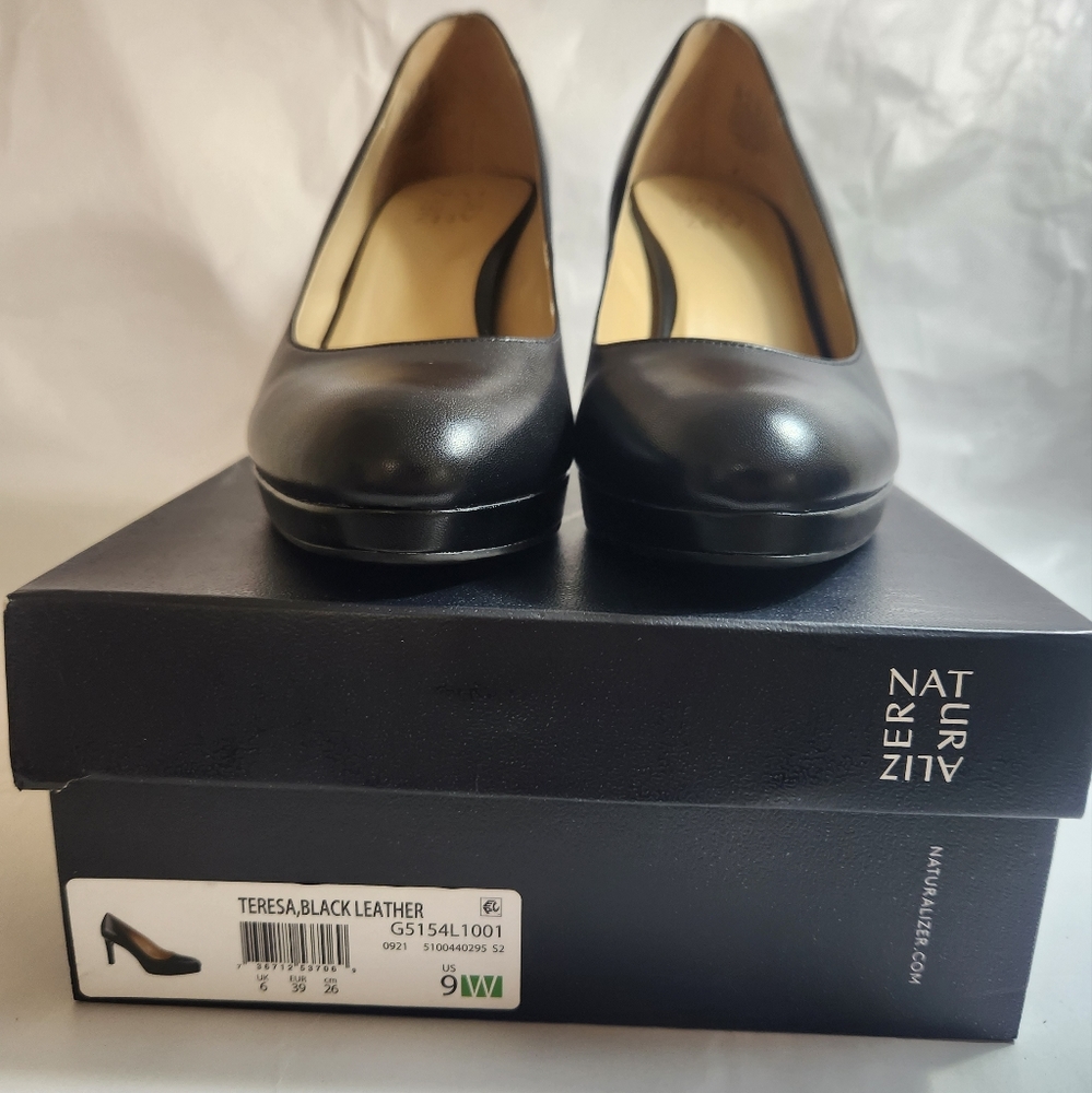 Teresa Black Leather pump shoe